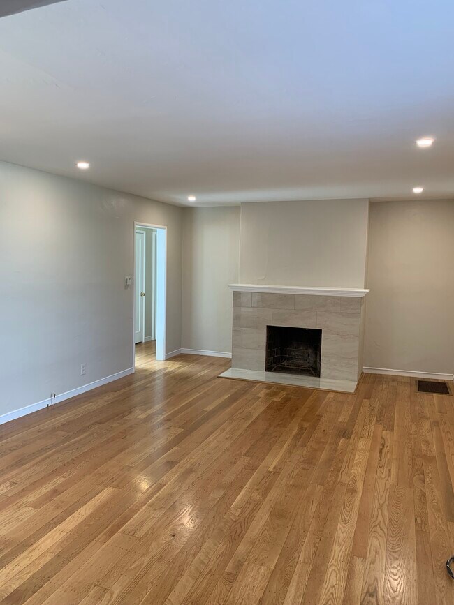 Living Room - 426 Athol Ave