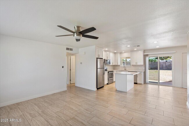 Foto del edificio - 3545 W Galveston St