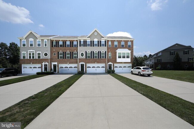 Building Photo - 28 Isabelle Ct