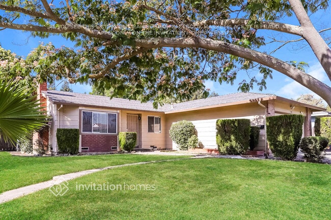 Building Photo - 1385 Meadowlark Dr