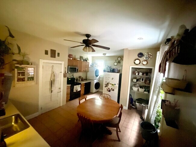 Foto del edificio - 5220 Webster St