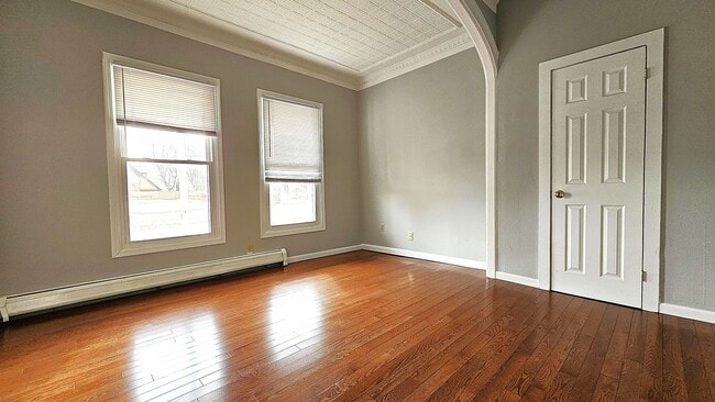 Building Photo - 158 Main St