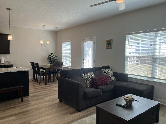 Foto del edificio - 1026 Grayson Ave