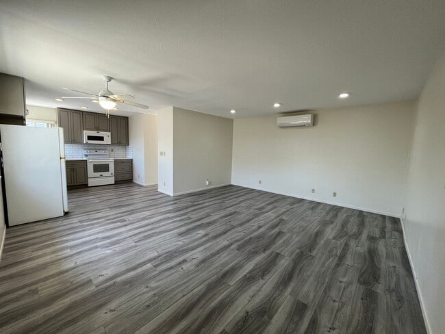 Building Photo - MOVE IN READY studio w/appliances + utilit...