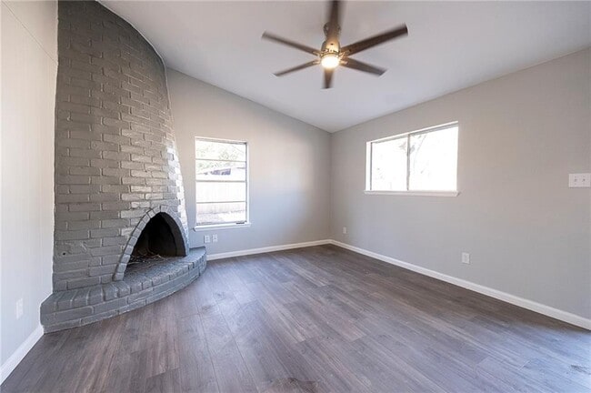 Foto del edificio - 4900 Hawk Cove