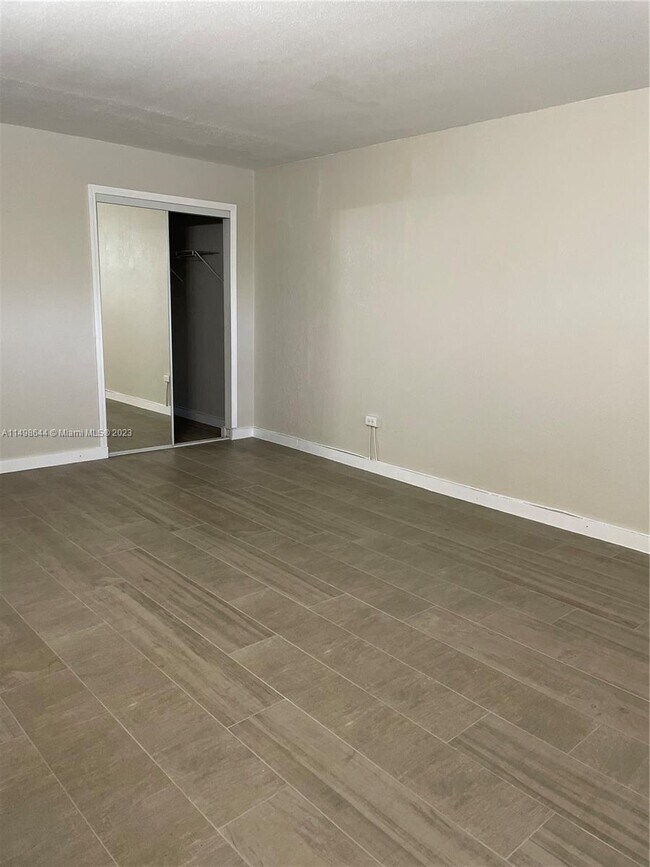 Building Photo - 6620 Miami Lakes Dr