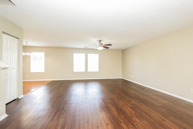 Building Photo - 2694 Sutherland Dr