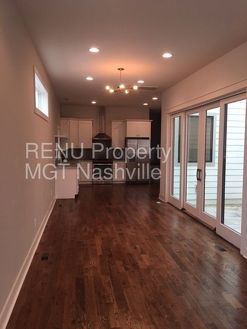 Building Photo - Stunning Home in Nashville with Rooftop Deck!