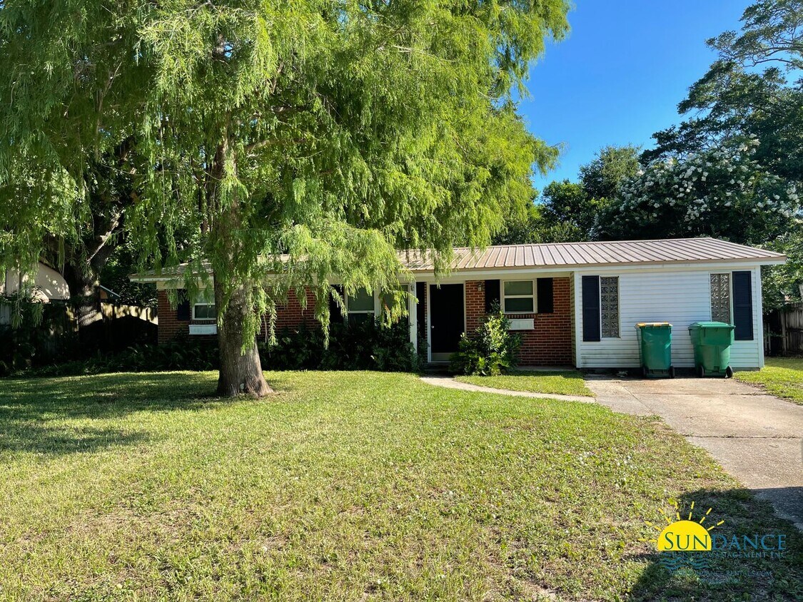 Primary Photo - Nice 3 Bedroom Home in Fort Walton Beach