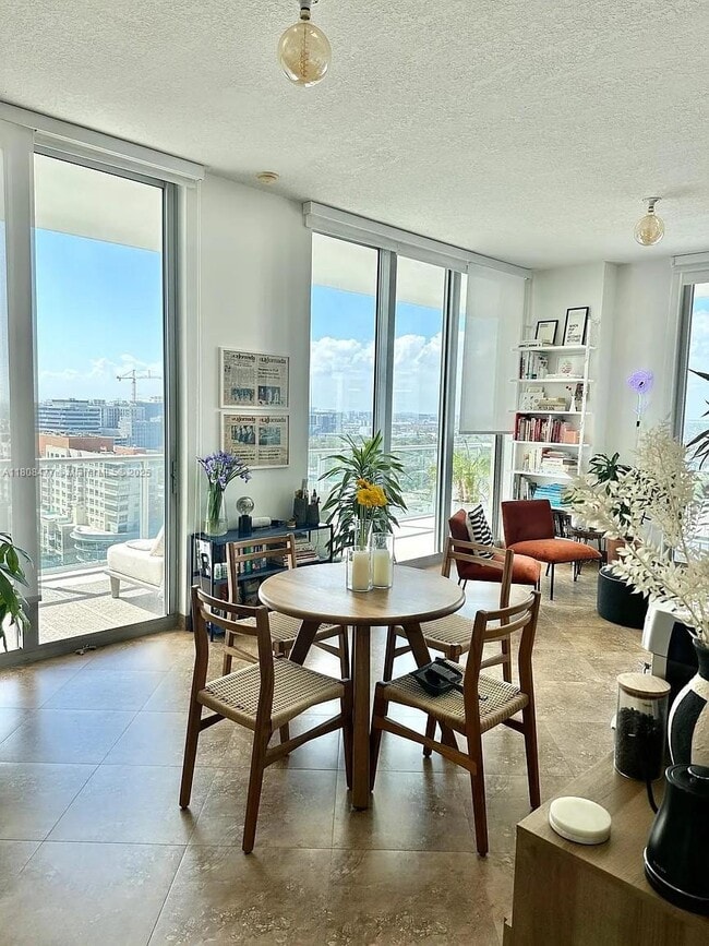Foto del edificio - 3470 E Coast Ave