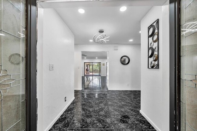 Foto del edificio - 303 NW 105th Terrace