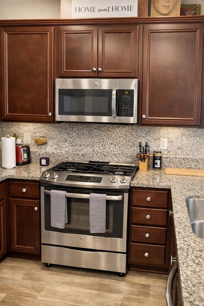 Building Photo - 40402 Calle Real