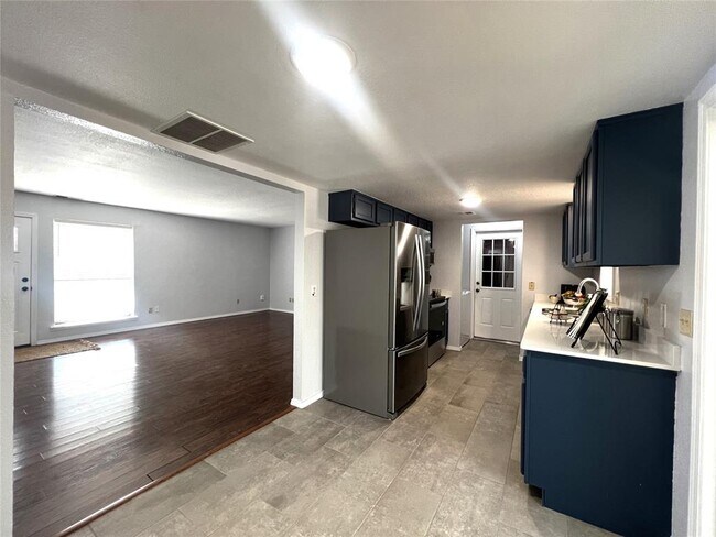 Building Photo - 421 Dauphin Ave