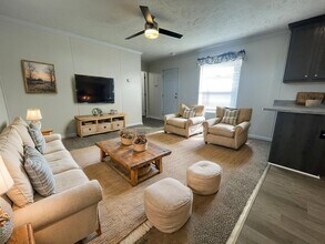 Building Photo - 15386 Danseur Dr