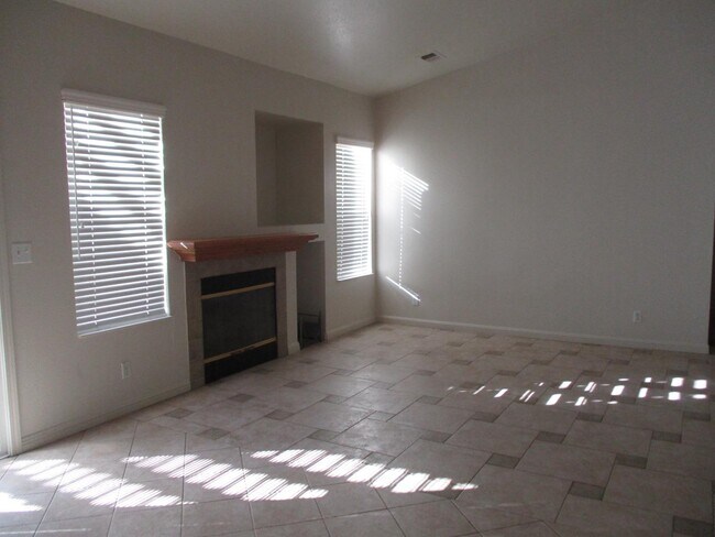 Foto del edificio - 2010 Evelyns Dr