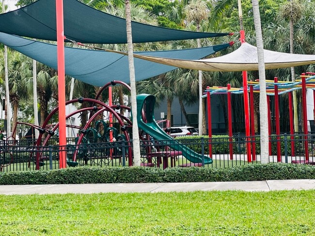 Foto del edificio - 533 NE 3rd Ave