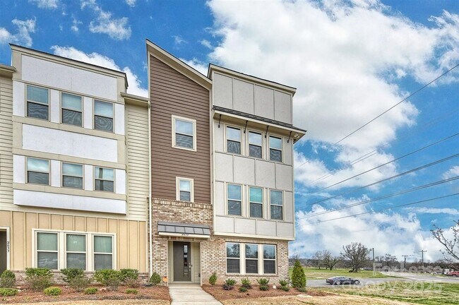 Foto del edificio - 2635 Statesville Ave