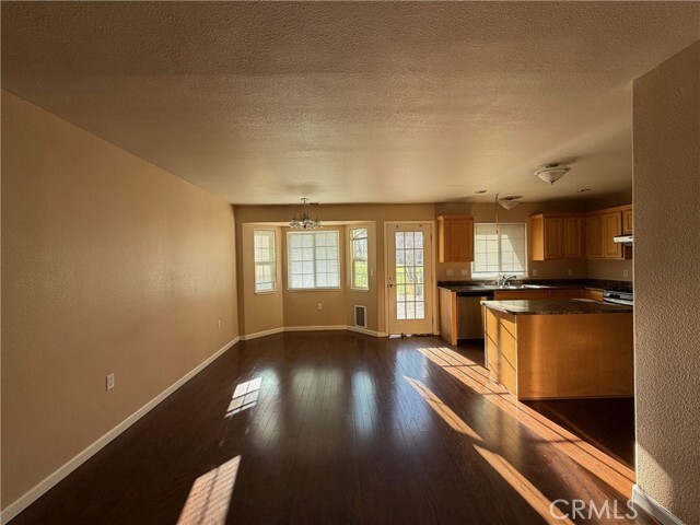 Foto del edificio - 19405 Mountain