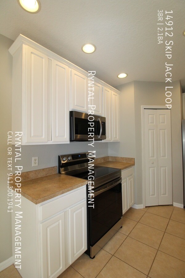 Building Photo - 14912 Skip Jack Loop