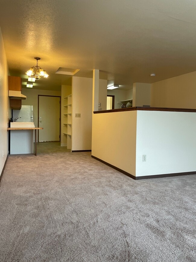 Building Photo - Sunny Dale Apartments