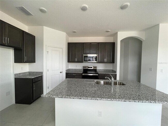 Building Photo - 6533 Great Bear Dr