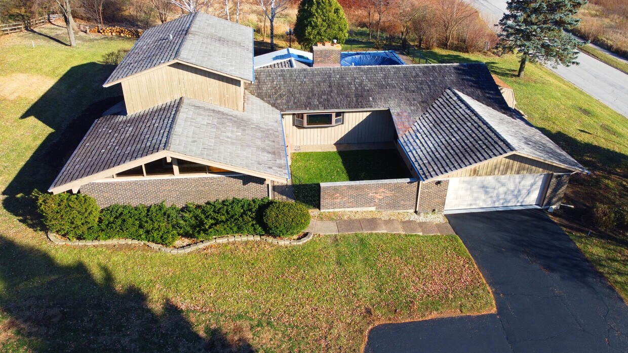 Primary Photo - 250 Crozier Dr