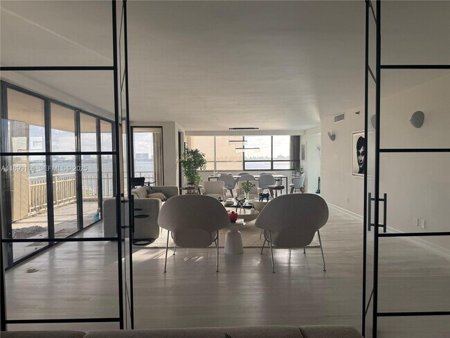 Foto del edificio - 11113 Biscayne Blvd