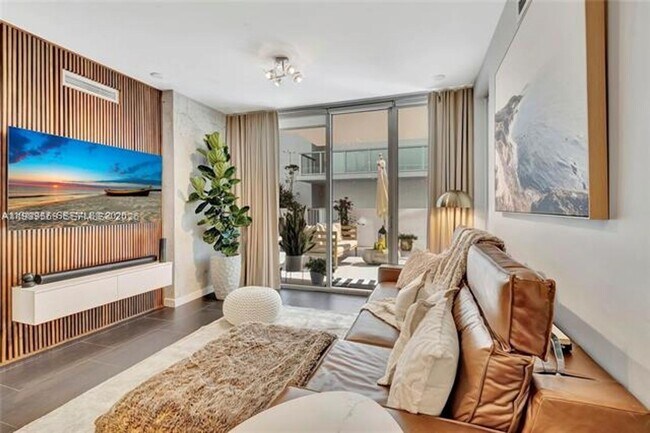 Foto del edificio - 720 NE 62nd St