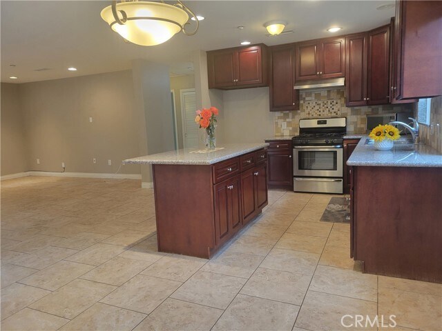 Foto del edificio - 539 S Michillinda Ave