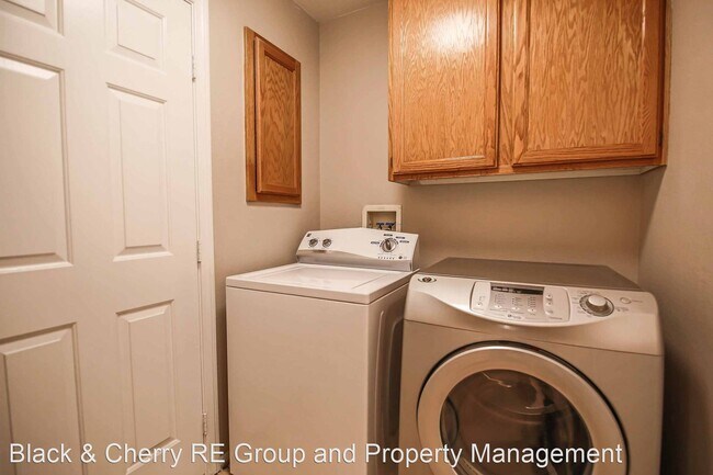 Foto del edificio - 10401 Horseback Ridge Ave
