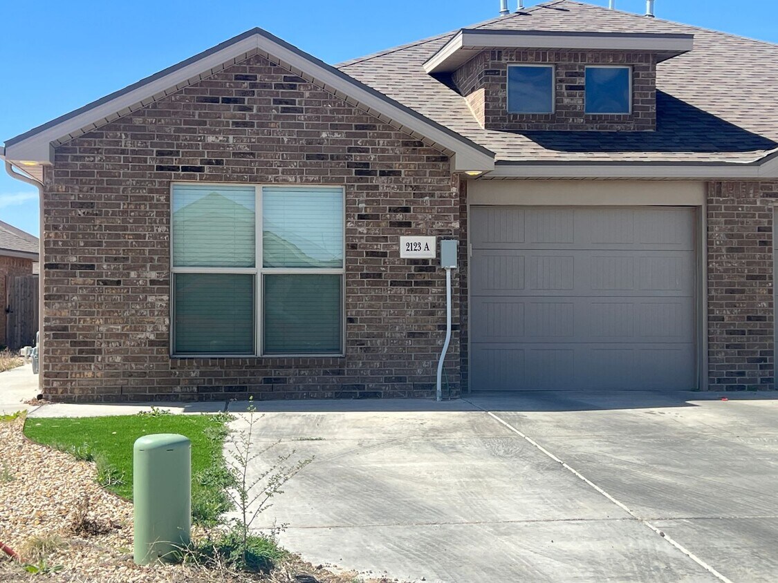 Foto principal - 2123 N Texas Ave
