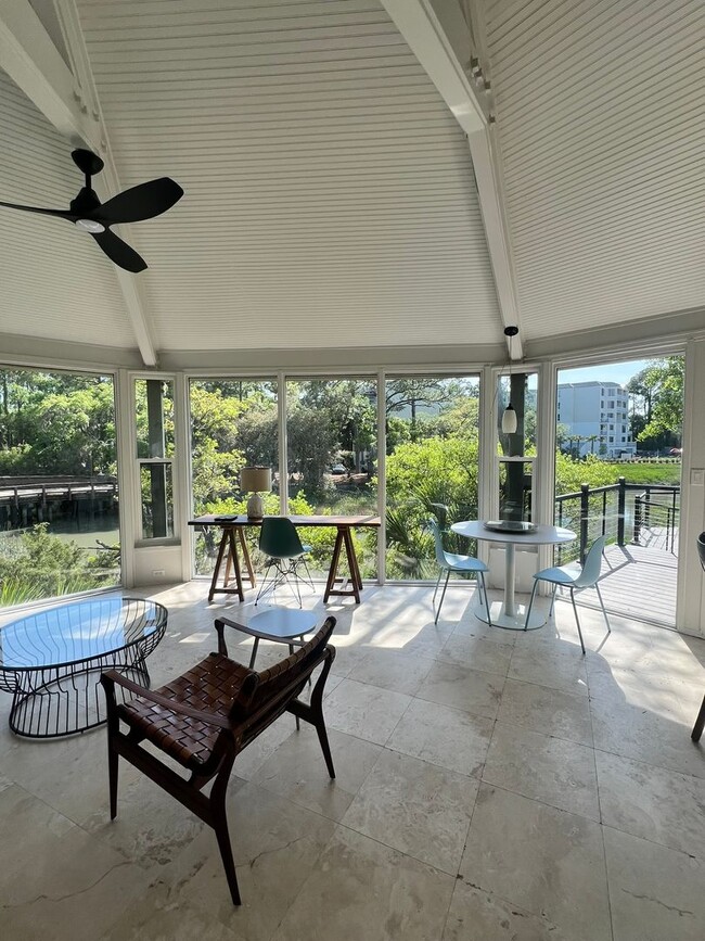 Foto del edificio - Deer Island Property with Water Views in t...