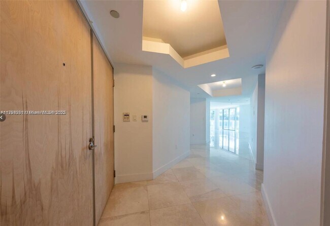 Foto del edificio - 9401 Collins Ave
