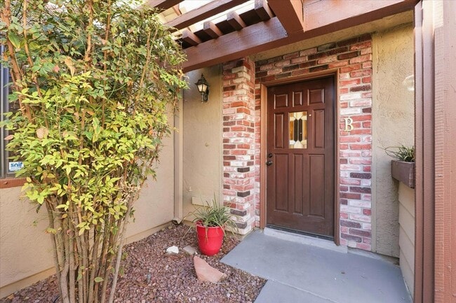 Foto del edificio - 3283 Dawnflower St