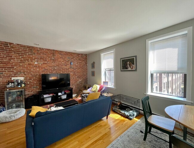 Building Photo - 95 Saint Botolph St