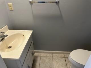 Building Photo - 2110 Breezy Dr