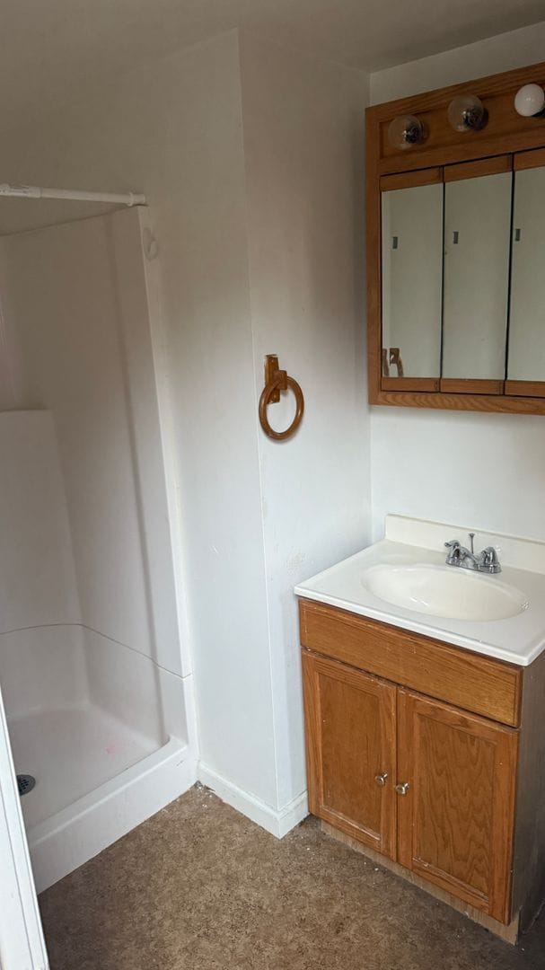 Building Photo - 318 Center Ave