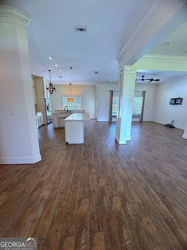 Foto del edificio - 5049 Carlton Ridge Cir