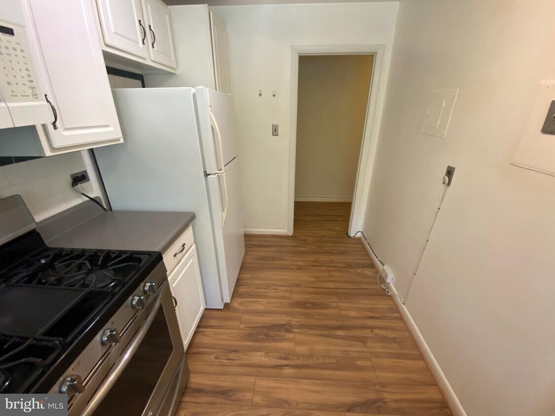 Foto principal - 10662 Weymouth St