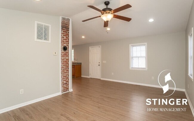 Foto del edificio - 2 Bedroom / 1 Bath For Rent In Downtown Be...