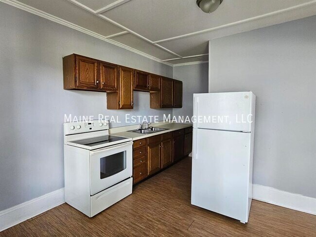 Building Photo - 33 Summer St