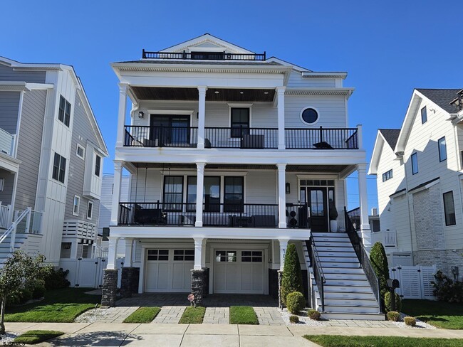 Building Photo - 102 S Essex Ave