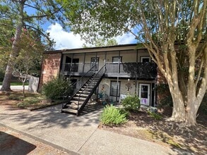 Building Photo - 318 S Poplar St