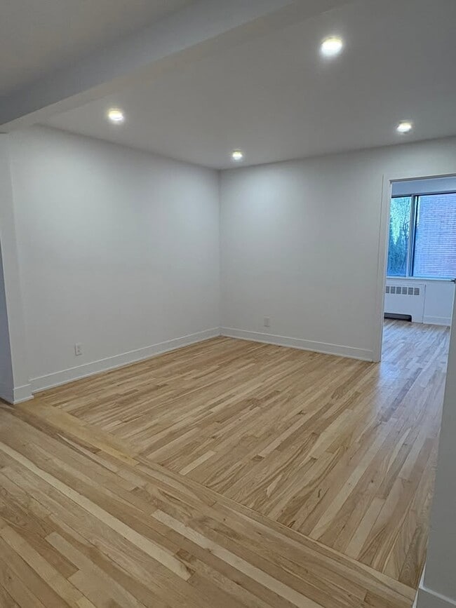 Building Photo - 4890 Plamondon Ave