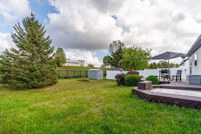 Building Photo - 2135 Shadowbrook Dr