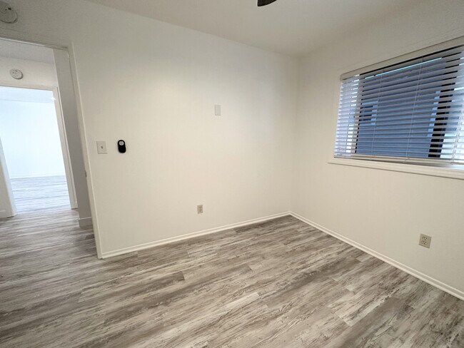 Building Photo - 4121 E Mendez St