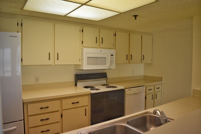 Building Photo - 3743 S Atlantic Ave