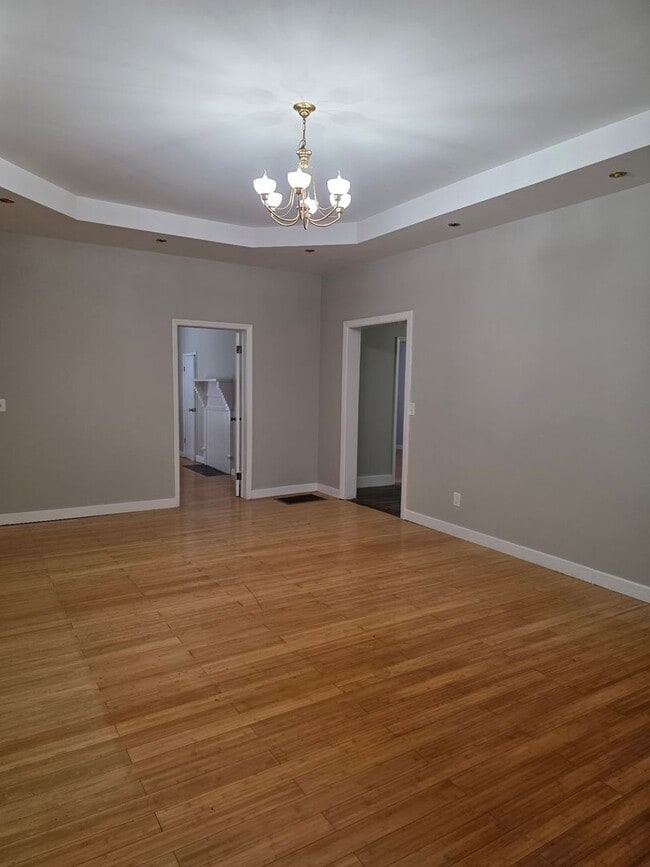 Foto del edificio - Spacious Downtown Monticello Home for rent