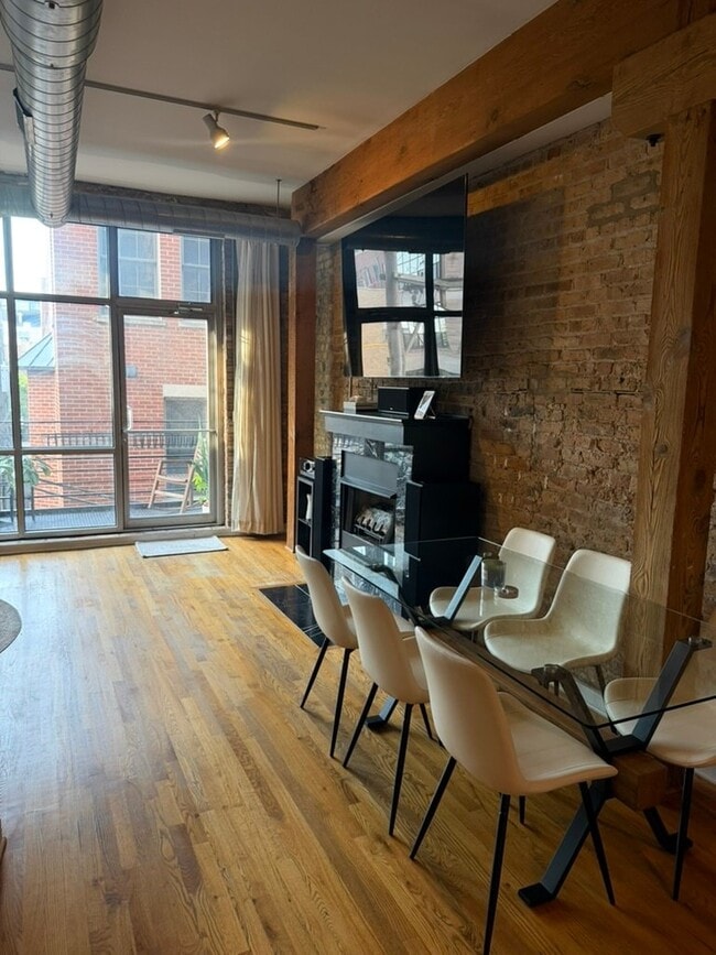 Photo - 1344 W Madison St (Chicago, IL) Apartment