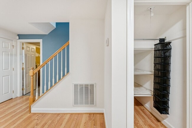 Building Photo - 2 BD/ 2BA  Apartment